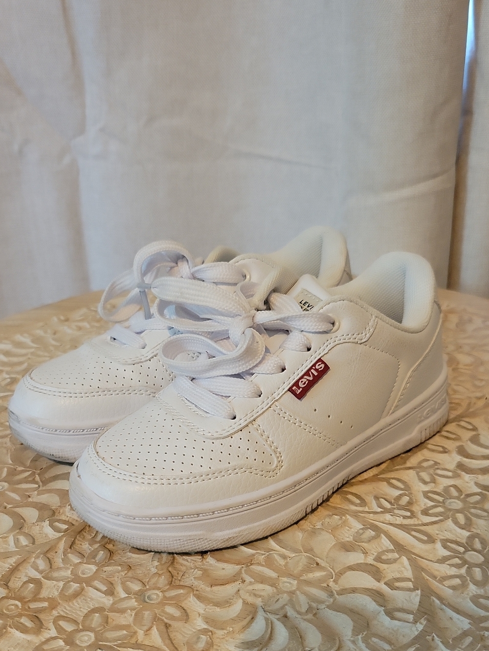 Levi's Kids White Lace-Up Sneakers with Red Logo Tab